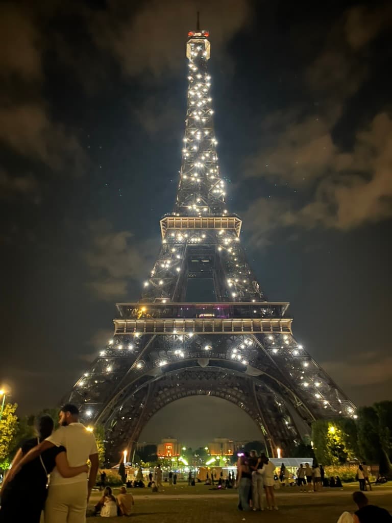 Flickering Eiffel Tower